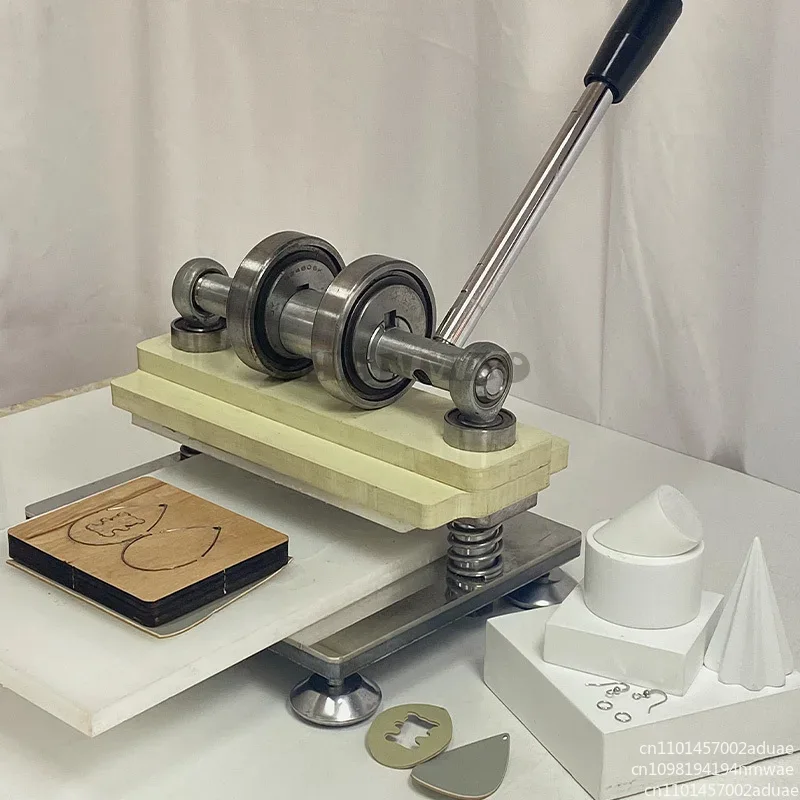 Leather Cutting Die Press - آلة قطع الجلد اليدوية ذات العجلة