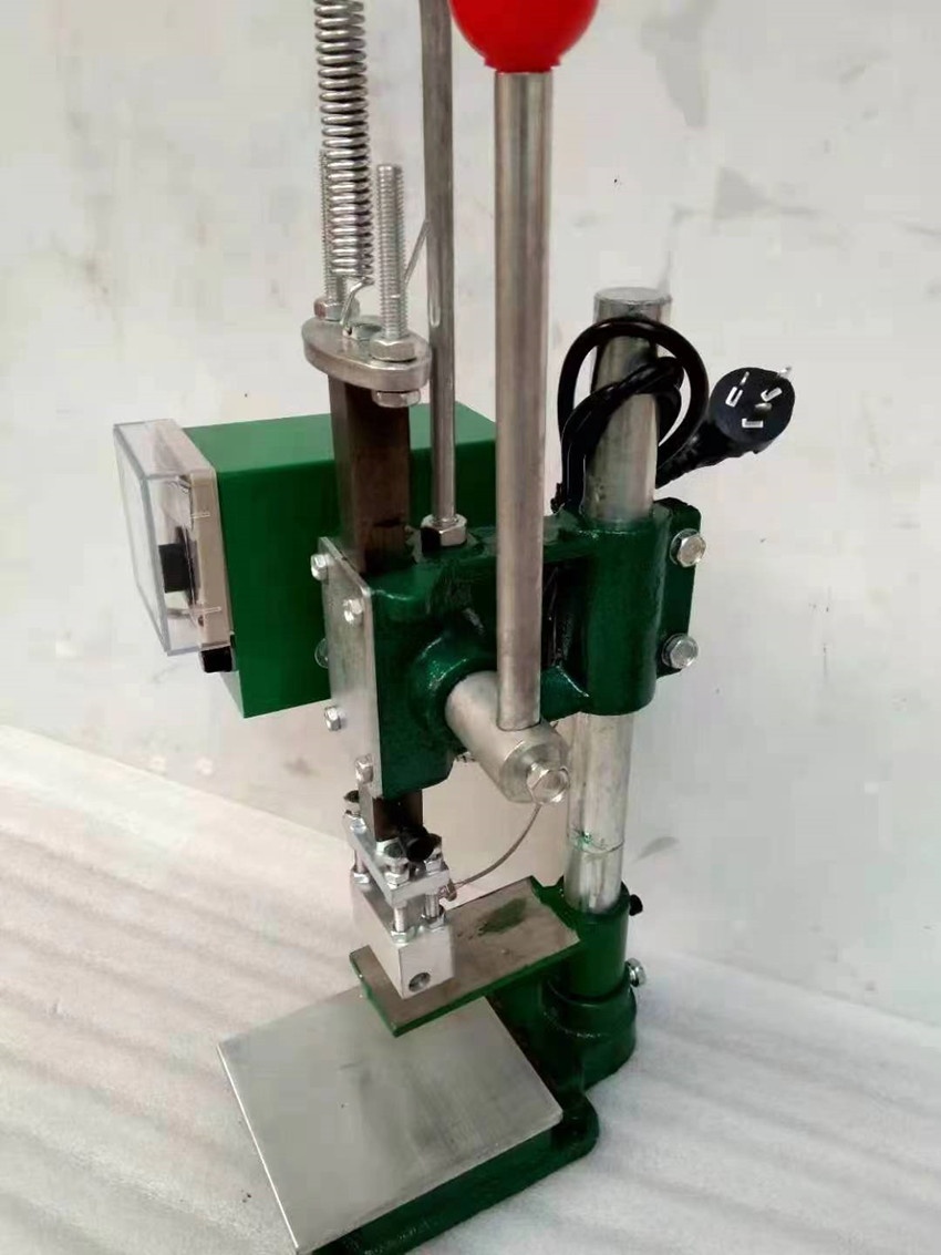 آلة كبس يدوية للشعارات والخطوط - مراجعة Leather Creaser Machine وسعره