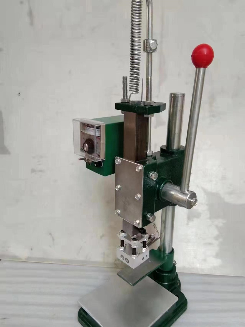 آلة كبس يدوية للشعارات والخطوط - مراجعة Leather Creaser Machine وسعره