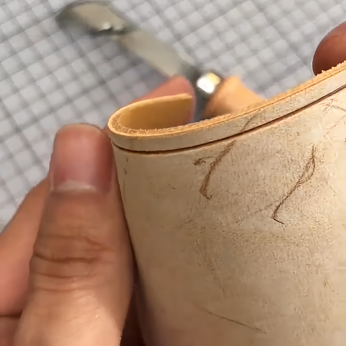 أداة تشكيل حواف الجلد قابلة لل - مراجعة Leather Creaser Machine وسعره